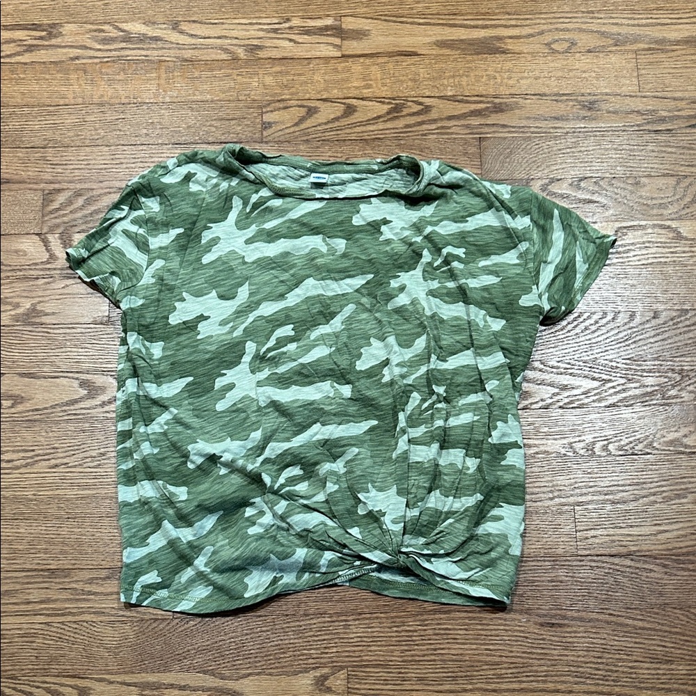 Old Navy Green Camo Short Sleeve Twist Front Tee